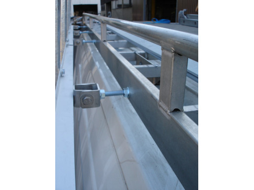 interface de fixation de pupitre sur galerie existante