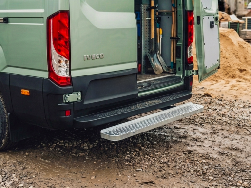 Marchepied arrière fixe sans ferrure d'attelage 1300X200 IVECO Daily H1-3000 7-3M3 1