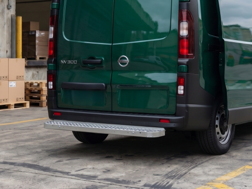 Marchepied arrière fixe sans ferrure d'attelage 1300X200 NISSAN NV 300 PRIMASTAR L1H1 1