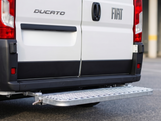 Marchepied arrière relevable sans attelage avec radar de recul 1200x200 FIAT Ducato LH2 1