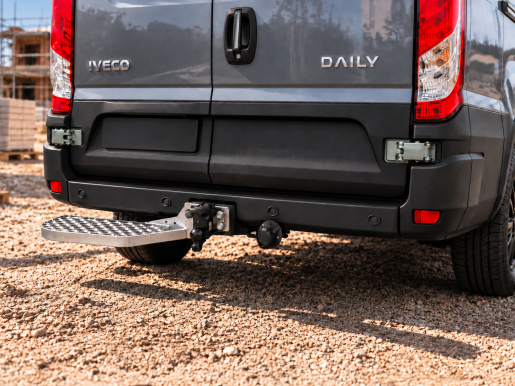 Marchepied arrière fixe de ferrure d'attelage 680X165 GAUCHE IVECO Daily H1-3000 7-3M3