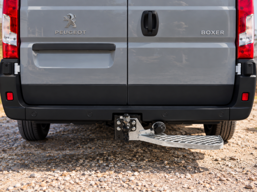 Marchepied arrière fixe de ferrure d'attelage 680X165 DROITE Peugeot Boxer L3H3 1