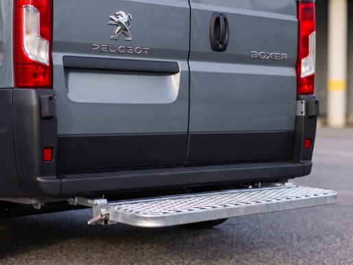 Marchepied arrière relevable sans attelage sans radar de recul 1200x200 Peugeot Boxer L2H1 1